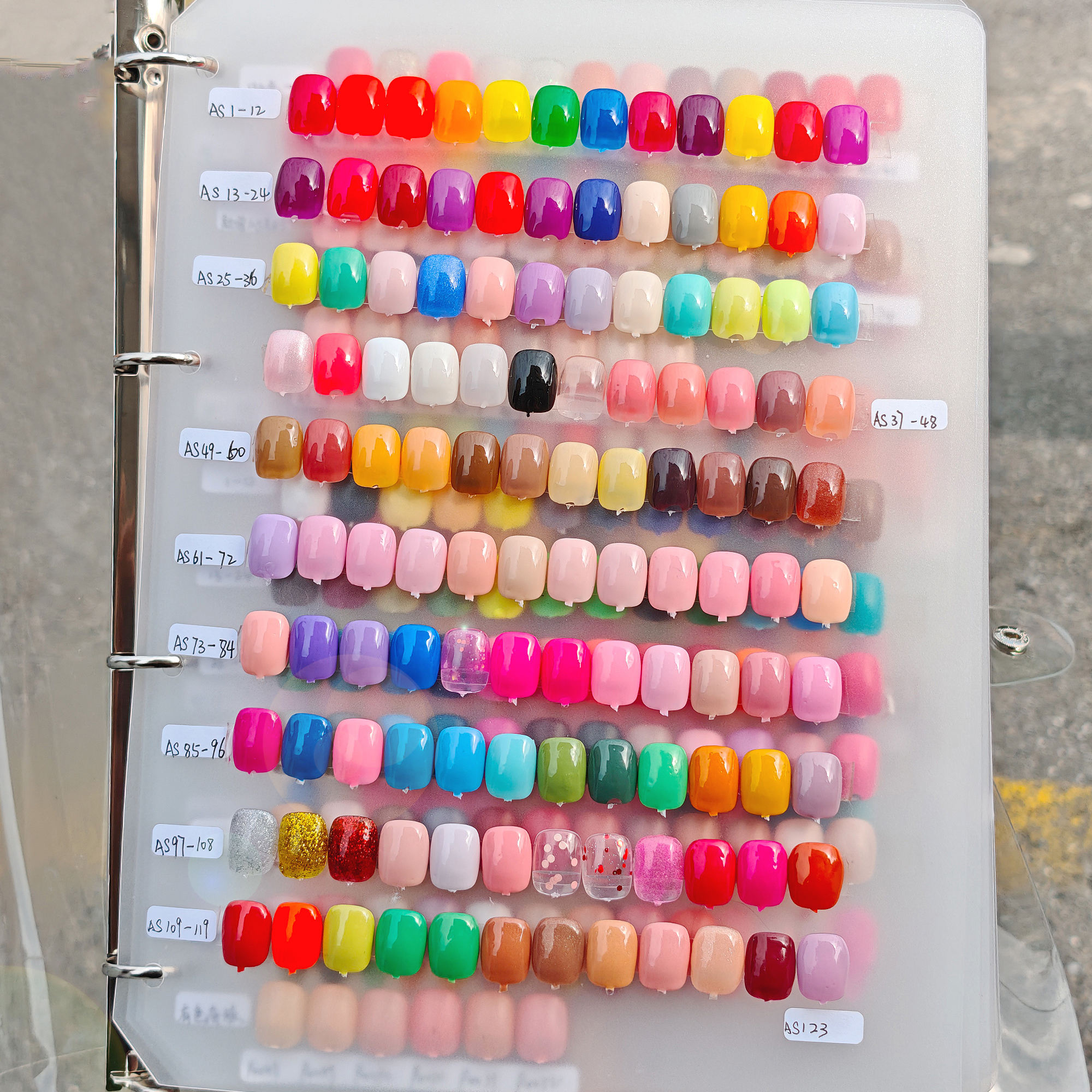 มี24สีให้เลือก