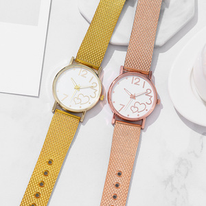 Reloj de cuarzo minimalista con correa de malla para mujer – Elegante reloj de pulsera de moda con esfera de corazón - Product Image 4