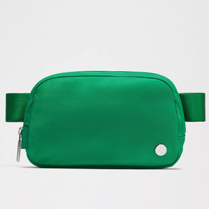 กระเป๋าคาดเอวแบบกันน้ำสำหรับผู้หญิง ผลิตจากไนลอน เหมาะสำหรับวิ่งออกกำลังกาย กระเป๋าคาดอก กระเป๋าคาดเอว ดีไซน์น่ารัก สไตล์สปอร์ต สำหรับออกกำลังกายที่ยิม  นำเข้าจากคลังสินค้าในต่างประเทศของสหรัฐอเมริกา ขายส่ง - Product Image 4