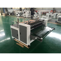 Machine d'assemblage automatique de cloisons en carton ondulé