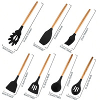 Ensemble d'ustensiles de cuisine en silicone 7 pièces avec manche en bois, antiadhésifs et résistants à la chaleur : cuillère, spatule, spatule à retourner, louche