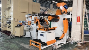 Système d'alimentation numérique de précision HAIWEI 3-en-1 : débobineur, redresseur et alimentateur, vitesse d'alimentation 15 m/min, capacité 5T pour épaisseurs de 0,2 à 4,5 mm - Product Image 4