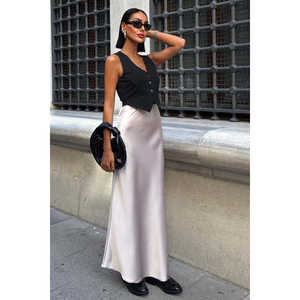 Falda de Satén Premium para Mujer, Cintura Regular, 100% Poliéster, Brillante, Modelo 4046 - Product Image 3