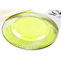 Assiette de présentation décorative en verre côtelé coloré avec bord ondulé doré pour décoration de table de mariage, vente en gros