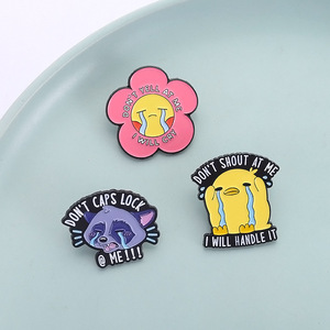 Broche con Letras en Inglés 'Don't Yell at Me', Broche Creativo de Dibujos Animados, Lindo Pollo Amarillo, Mapache Pequeño Llorando, Pin de Solapa de Esmalte Suave - Product Image 2