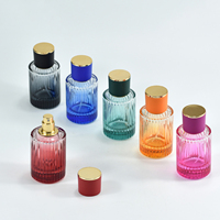 Vente en gros de flacons en verre colorés vides de 1,6 oz (50 ml) pour cosmétiques, flacon pulvérisateur en verre avec bouchon pompe en stock