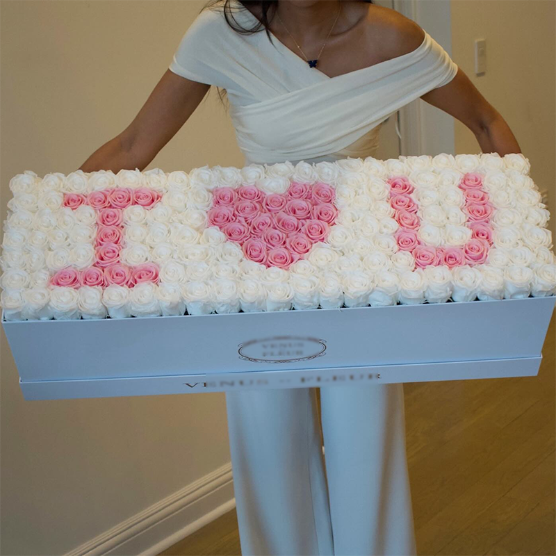 Boîte rectangulaire de 140 roses