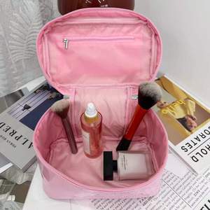 Bolsa de Cosméticos de Cuero PU Brillante de Lujo para Mujer, Bolsa de Aseo con Logotipo, Bolsa de Almacenamiento de Cosméticos de Gran Capacidad para Viajes - Product Image 6