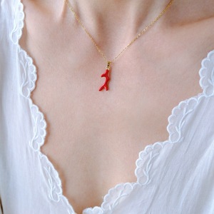 Collar de estilo europeo y americano con diseño geométrico de rama de árbol roja y efecto de goteo de aceite, estilo océano, cadena de eslabones de verano, de acero inoxidable chapado en oro. - Product Image 1