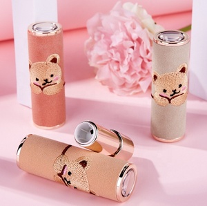 หลอดบรรจุลิปสติกขนาด12.1มม. ภาชนะบรรจุลิปบาล์มรูปหมีปักลายการ์ตูนน่ารักทรงกลมว่าง - Product Image 1