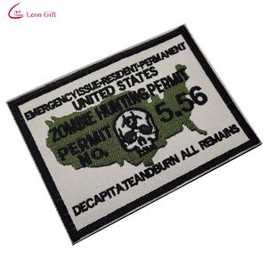 Logotipo personalizado de fábrica Ropa tejida Hilo fino de alta densidad Tejido Zombie <span class=keywords><strong>Killer</strong></span> <span class=keywords><strong>Hunter</strong></span> Bandera de EE. UU. Camiseta Parche bordado de chenilla - Product Image 4
