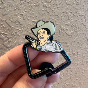 Spille Personalizzate di Alta Qualità Chapo Blu, Vendita all'Ingrosso, Spille con Cornice in Smalto Morbido - Product Image 2