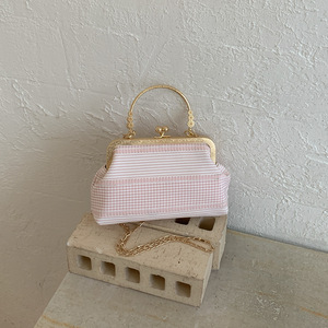 Nova Bolsa Clutch Transversal Feminina 2026 de Tweed com Estampa Listrada, Formato de Concha e Corrente – Acessório Feminino Elegante - Product Image 2