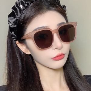 Lunettes de soleil en plastique rose, protection UV400, type 3 verres, monture carrée unisexe, lunettes de soleil tendance pour un usage quotidien - Product Image 3