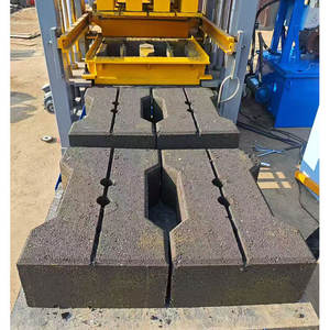 Macchina per Blocchi di Cemento YJ QT4-15, Macchinario per Blocchi Forati in Calcestruzzo, Produzione Automatica di Blocchi ad Alta Densità - Product Image 2