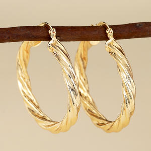 Orecchini a cerchio intrecciati dorati da donna, placcati oro 18 carati, in lega, gioielli alla moda per feste, orecchini grandi e vistosi - Product Image 4