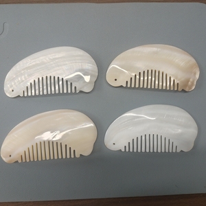 Peine <span class=keywords><strong>de</strong></span> concha <span class=keywords><strong>de</strong></span> agua dulce hecho a mano <span class=keywords><strong>para</strong></span> masaje <span class=keywords><strong>de</strong></span> cuero cabelludo - Product Image 4