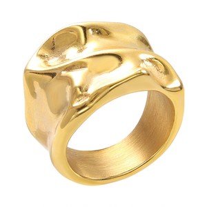 Europese Amerikaanse Stijl 18K Vergulde Niet-Vervagende Titanium Stalen <span class=keywords><strong>Ring</strong></span> Voor Vrouwen-Concave-Convexe Gehamerde Textuur Modieus - Product Image 5