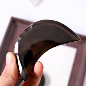 Venta al por mayor de obsidiana helada tallada en forma de luna, piedra preciosa de cristal negro translúcido para joyería, artesanía, colgantes, pendientes y accesorios DIY - Product Image 4