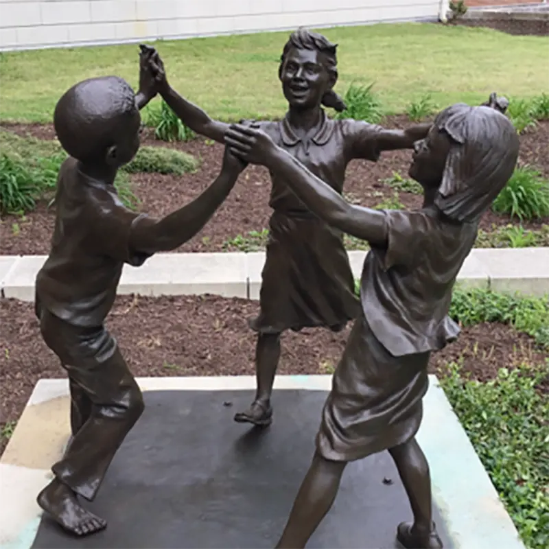 El yapımı yaşam boyutu açık bahçe dekoratif bronz çocuk heykeli oynayan heykel dekor için