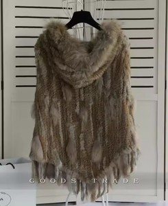 YR445 Poncho en <span class=keywords><strong>fourrure</strong></span> de lapin pour <span class=keywords><strong>femme</strong></span> avec étole à capuche en <span class=keywords><strong>fourrure</strong></span> de raton laveur avec glands - Product Image 3
