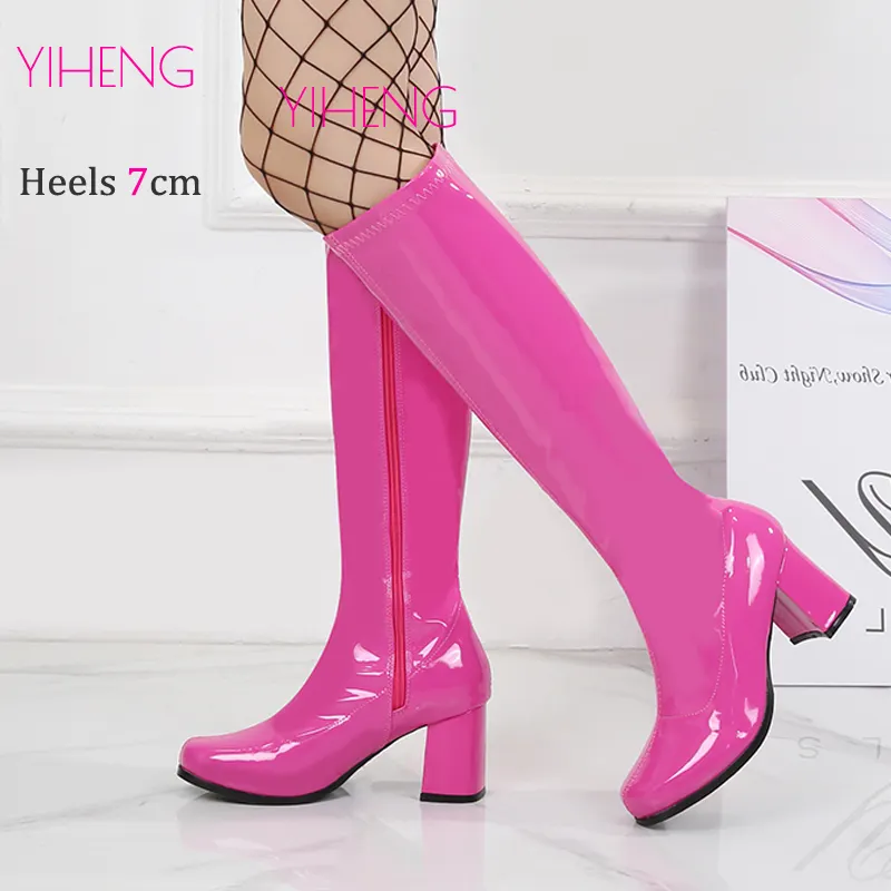 Nouvelle mode bottes GOGO à talon épais de style occidental américain et européen des années 60 et 70 bottes Gogo roses pour femmes bottes au genou sexy en cuir PU brillant