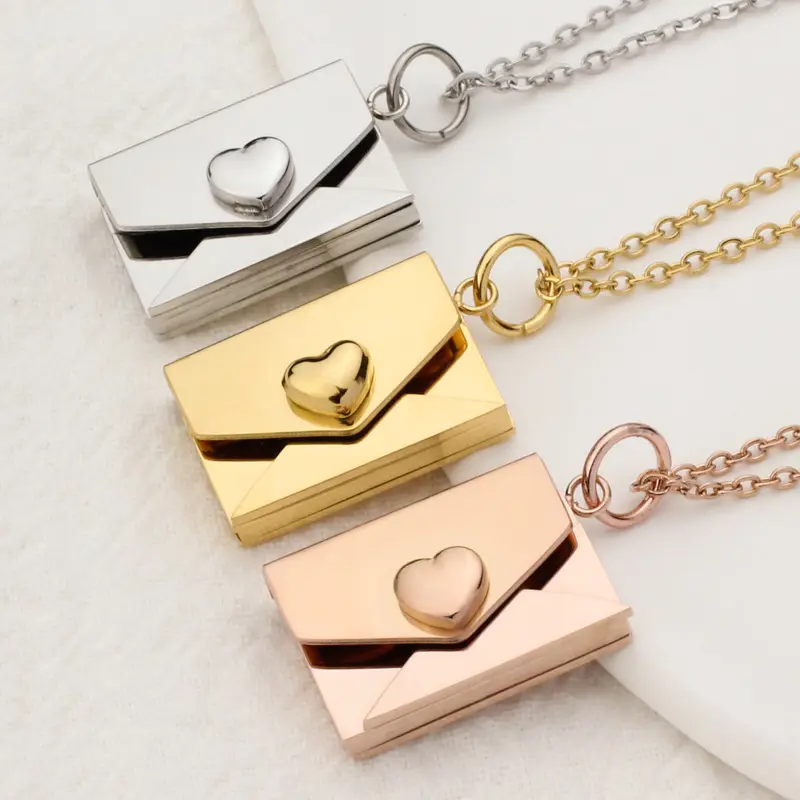 Personalisasi Baja Tahan Karat Berlapis Emas 18K Terukir Cinta Hati Kalung Jimat Amplop untuk Pasangan