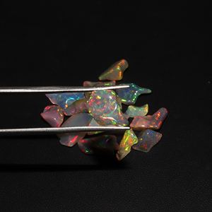 Opale éthiopienne de qualité AAA+ Naturelle Noire 3-7 MM Pierre brute minérale pour la fabrication de bijoux Pierres précieuses en vrac - Product Image 5
