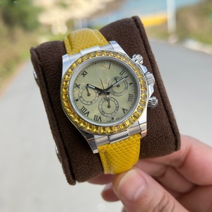 Relojes Amarillos de Diseño Mecánico de Alta Calidad en Oferta - Product Image 3