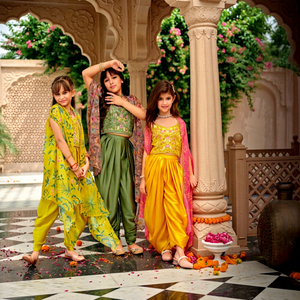 Mädchen Crop Seide Salwar Kameez Set Traditionelle Partykleidung Locker Sitzende Digital Bedruckte Kurti mit Satin-Hose und Blumen-Dupatta - Product Image 1