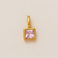 Pendentif élégant de style pierre précieuse, forme géométrique, design minimaliste, qualité durable, couleur inaltérable, pour un look estival raffiné