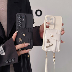 Étui <span class=keywords><strong>de</strong></span> protection <span class=keywords><strong>de</strong></span> luxe pour <span class=keywords><strong>téléphone</strong></span> avec porte-cartes en cuir texturé et breloque ours mignon, pour <span class=keywords><strong>Samsung</strong></span> Galaxy S26 Ultra S25 A56, avec sangle chaîne bandoulière - Product Image 4