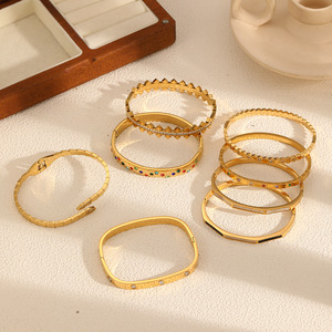 Bracelet pour femme en acier inoxydable plaqué or, design à pointes, serti en canal, bijou cadeau - Product Image 2