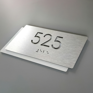 Targa porta porta in legno personalizzata porta numero casa indirizzo casa porta Braille targa porta porta porta segno - Product Image 1