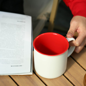 <span class=keywords><strong>Taza</strong></span> <span class=keywords><strong>de</strong></span> cerámica <span class=keywords><strong>interior</strong></span> roja <span class=keywords><strong>con</strong></span> labio acampanado <span class=keywords><strong>Taza</strong></span> <span class=keywords><strong>blanca</strong></span> <span class=keywords><strong>de</strong></span> labio curvo 4 "para sublimación - Product Image 2