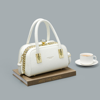 Sac Boston de luxe pour femme avec fermoir incrusté de diamants, bandoulière, design fourre-tout haut de gamme.608