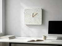 Horloge murale décorative en terrazzo, cadran carré en terrazzo, aiguilles en laiton, décoration murale pour la maison