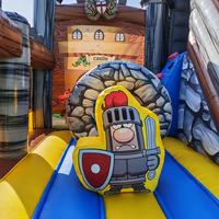 Château gonflable Ceyu avec motif de chevalier de dessin animé et mur en pierre pour location de fête sur le thème du château