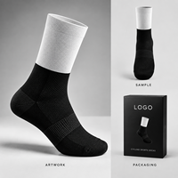 Chaussettes de cyclisme respirantes à blocs de couleur vert citron et noir, avec poignets côtelés en maille, coupe ajustée ventilée, faible volume, couleurs inaltérables