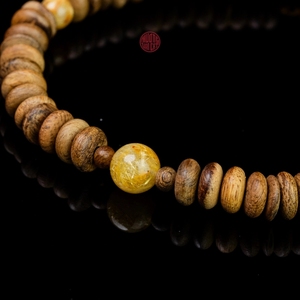 Bracelet en bois d'agar naturel pour femme, perles de 6 mm à effet coulant mélangées à du jade, bijoux élégants faits à la main - Product Image 3