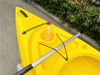 Kayak monoplace en HDPE Canoë de loisir, kayak à rames, bateau avec gouvernail et pagaie