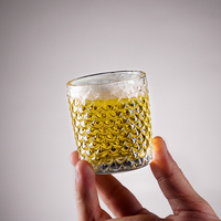 Vasos de whisky de cristal antiguos sin plomo de lujo, vaso giratorio moderno con grabado para uso doméstico y regalos