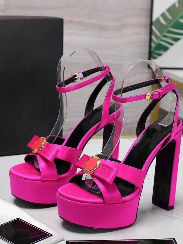 ผ้าซาตินสีชมพู