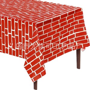 Nappe jetable en plastique sur le thème des briques rouges, 137x274cm, pour décorations de fête d'anniversaire et de pique-nique - Product Image 2