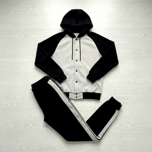 Conjunto de Sudadera con Capucha y Pantalones Deportivos de Moda Urbana Moderna, Ropa Deportiva Unisex Personalizada, Ropa Deportiva Premium para Venta al Por Mayor - Product Image 1