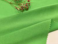 Tissu satiné italien vert 100 % polyester tissé, certifié Oeko-Tex, léger, respirant et résistant aux déchirures, pour la confection de vêtements pour filles