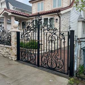 Porte principale à double <span class=keywords><strong>battant</strong></span> en <span class=keywords><strong>fer</strong></span> forgé orné pour villa de luxe, forgée à la main avec des motifs en spirale, design anti-escalade avec ouverture manuelle ou motorisée. - Product Image 5