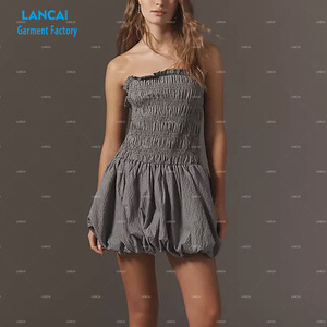 OEM Mini robe personnalisée pour les femmes pull style sans bretelles décolleté smocké corsage bouffant jupe décontracté été robe solide - Product Image 3