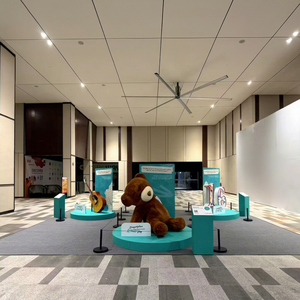 Escultura de Resina de Oso de Peluche Marrón Personalizada, Estatua Artística de Animal para Exhibición en Centros Comerciales - Product Image 1