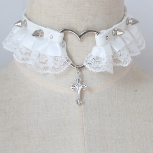 Collier ras du cou gothique blanc en dentelle avec croix papillon style punk subculture - Product Image 4